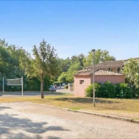 26m With Garden Terrace With Pool Apartment
